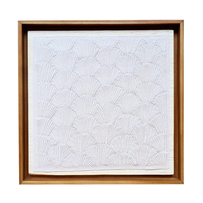 Quadro | Coleção Essenciais | "Eryngui" | Tamanho Pequeno (22x22cm) | Moldura de Madeira Modelo Canaleta