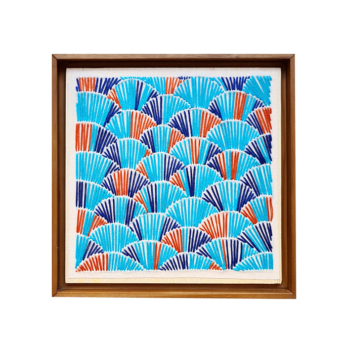 Quadro | "Celeste" | Tamanho Pequeno (22x22cm) | Moldura de Madeira Modelo Canaleta