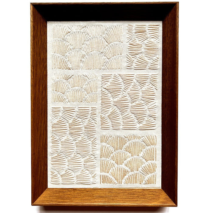 Quadro Elegante e Clássico – Arte manual bordada off white, ideal para decoração de interiores
