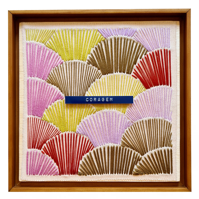 Quadro | Coleção Lembretes Diários | "Coragem" | Tamanho Pequeno (22x22cm) | Moldura de Madeira Modelo Canaleta