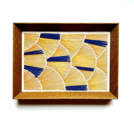 Quadro bordado amarelo e azul – Arte manual em tecido, ideal para decoração de interiores