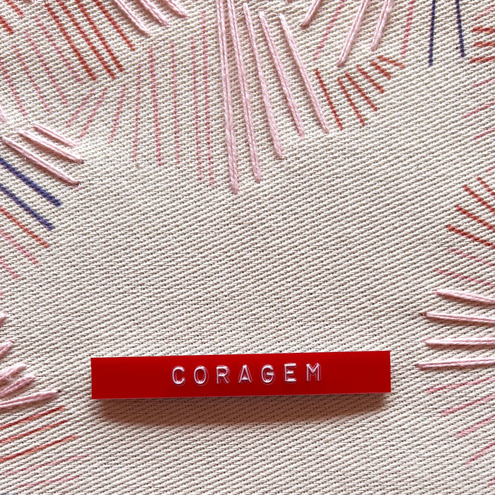 Garimpo | Quadro | "Coragem Rosa Claro" | Print | Tamanho Pequeno (22x22cm) | Moldura de Madeira Modelo Canaleta