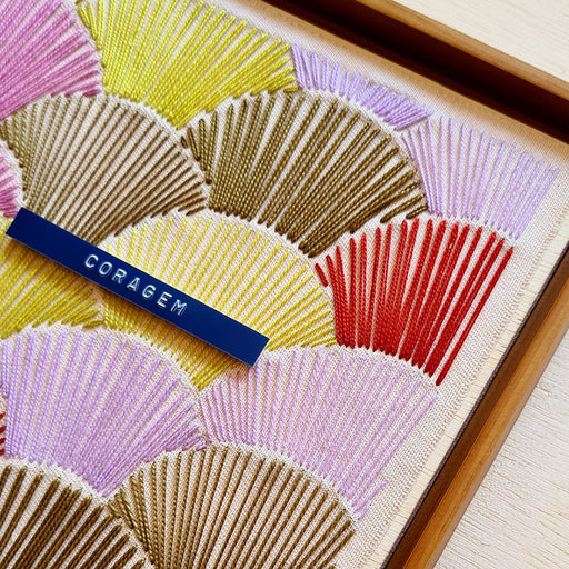Quadro Coragem – Arte manual bordada, ideal para presentes criativos de aniversário e natal