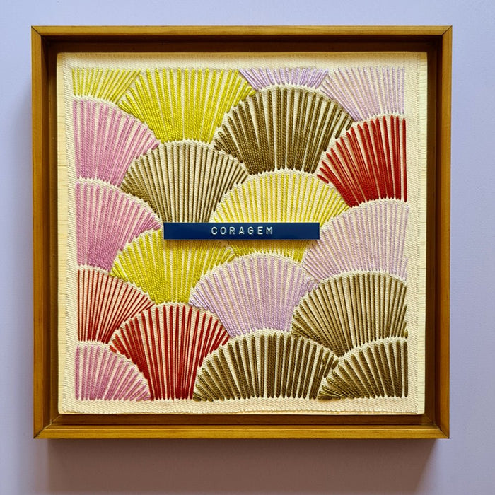 Quadro Coragem – Arte manual bordada, ideal para presentes criativos de aniversário e natal