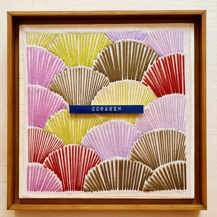Quadro Coragem – Arte manual bordada, ideal para presentes criativos de aniversário e natal