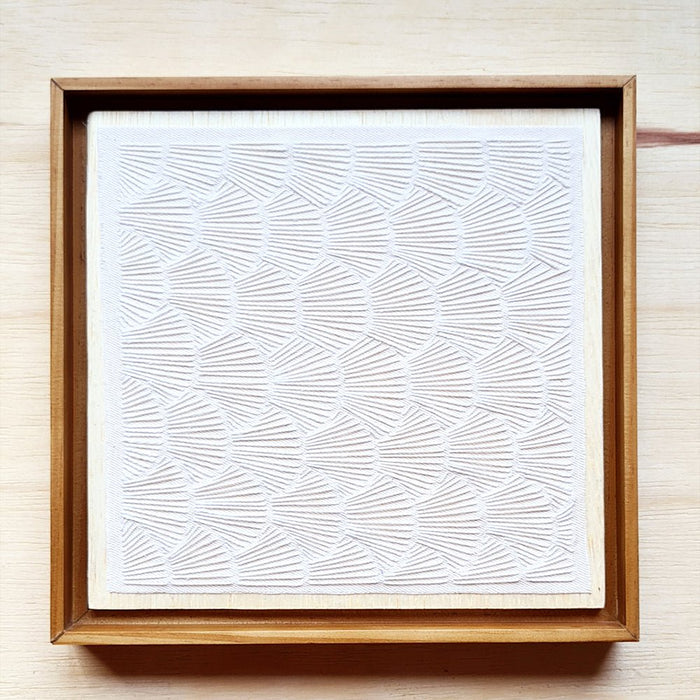 Quadro bordado Off White – Arte manual em tecido, ideal para decoração de interiores e presentes