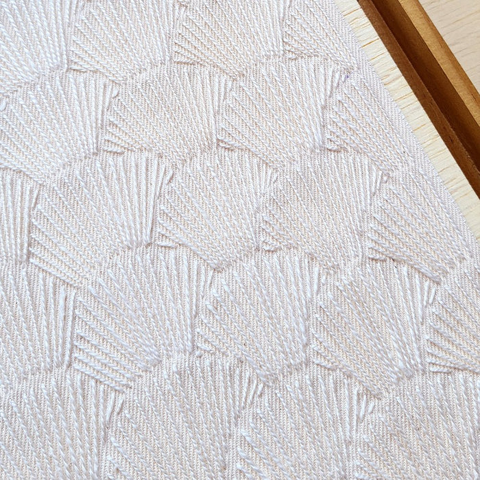 Quadro bordado Off White – Arte manual em tecido, ideal para decoração de interiores e presentes